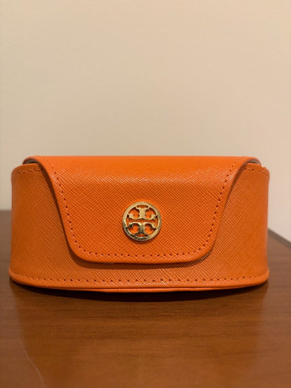 Tory Burch Panama TY7062 sunglasses in black and cream with signature case - Picture 7 of 11